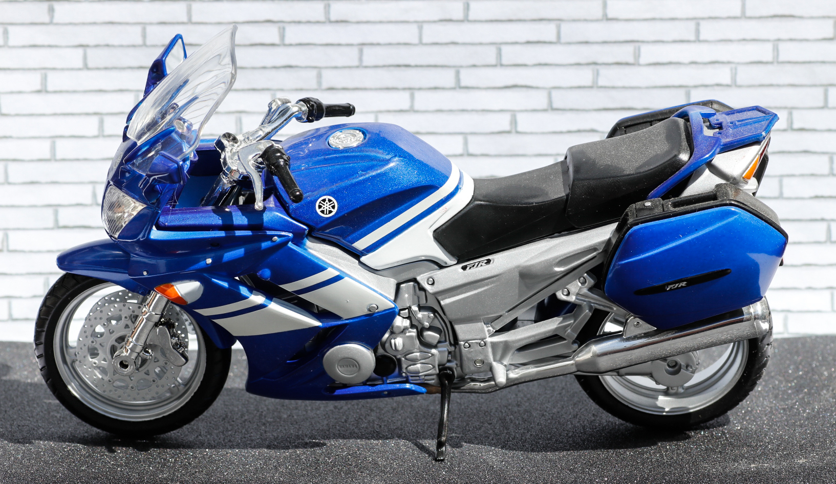 Maisto 1-12 Yamaha FJR1300